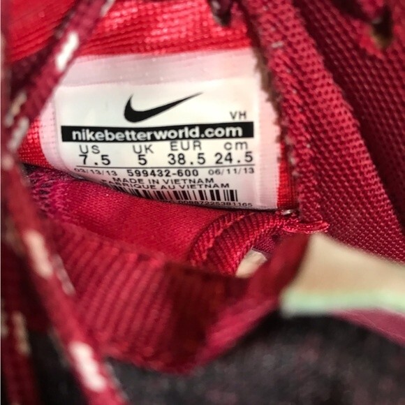 Nike Roshe Run Women’s Sneakers Fusion Red Black Camouflage Size - 7.5 - Picture 8 of 9